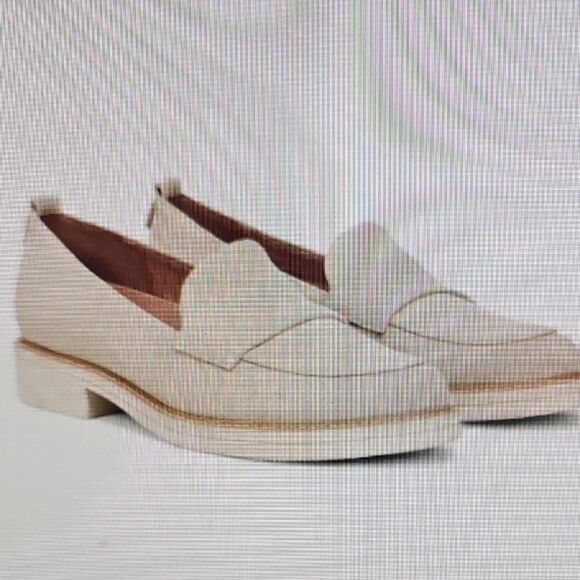 Naturalizer Cream Loafers - Picture 1 of 8